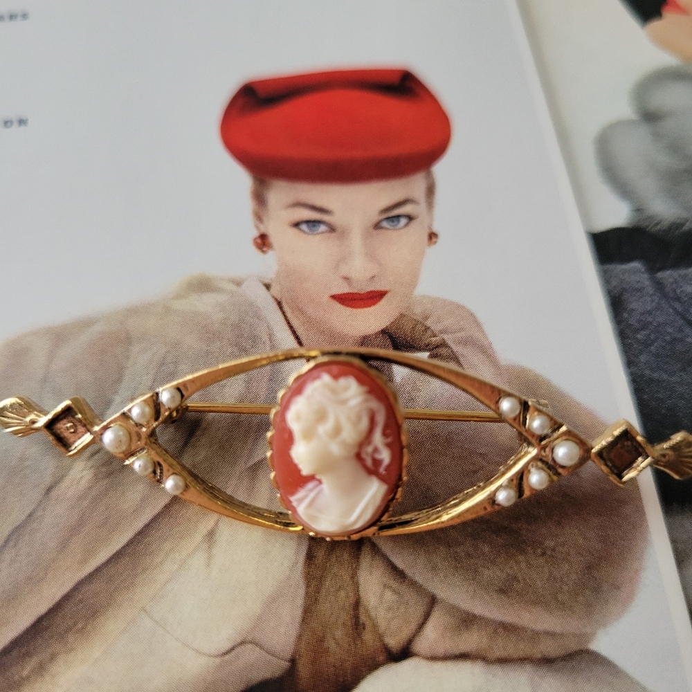 Cameo Brooch Faux Pearls Gold-tone ~ Pretty Vintage Look